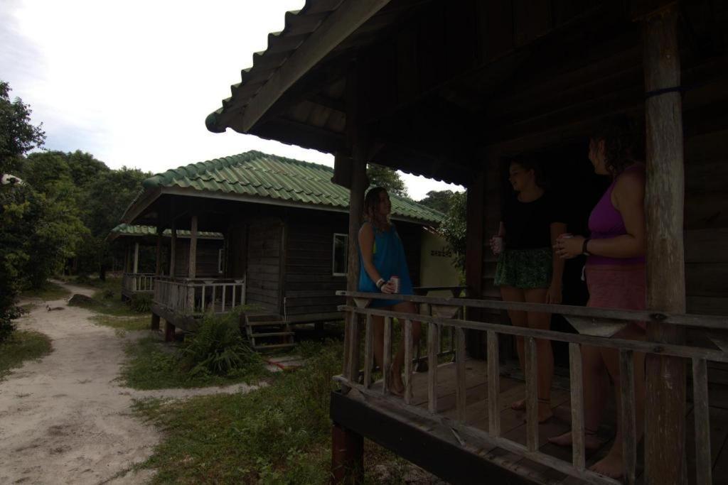 Mad Monkey Koh Rong Samloem Hostel Ко Ронг Санлоем Екстериор снимка