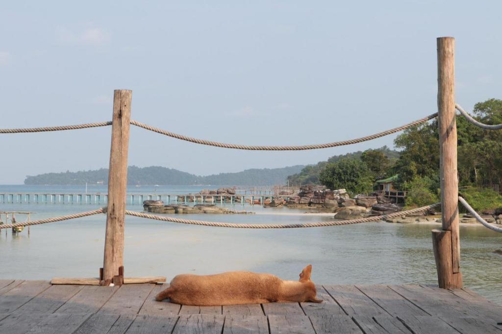 Mad Monkey Koh Rong Samloem Hostel Ко Ронг Санлоем Екстериор снимка