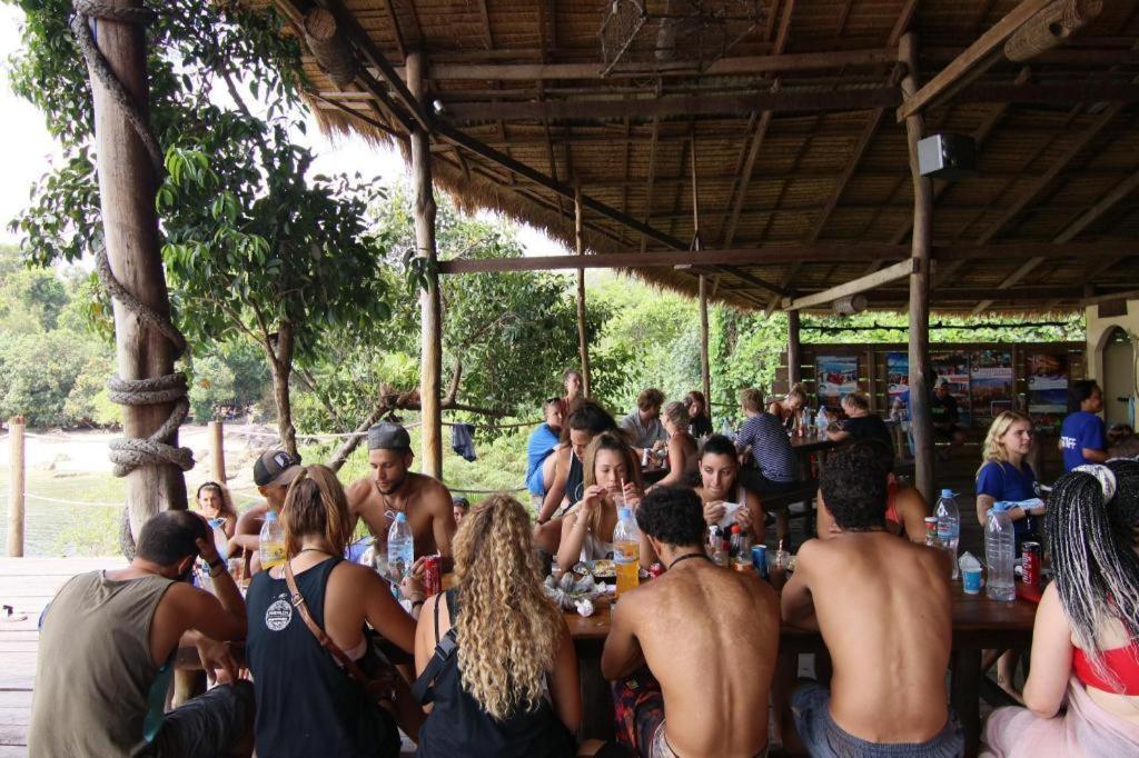 Mad Monkey Koh Rong Samloem Hostel Ко Ронг Санлоем Екстериор снимка